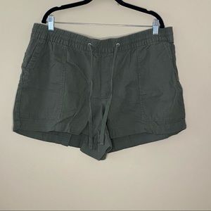 GAP olive green cotton shorts
